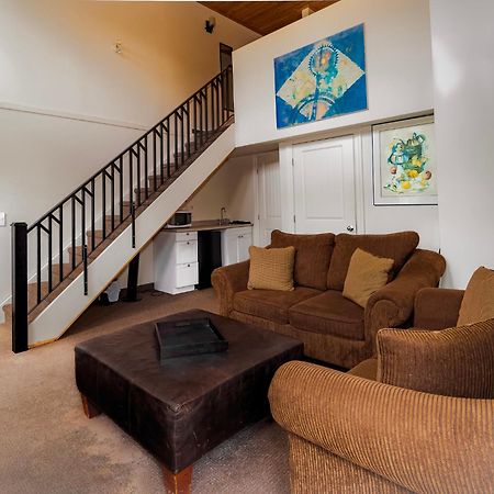 3 Pines Lodge Muskoka Хантсвилл Экстерьер фото