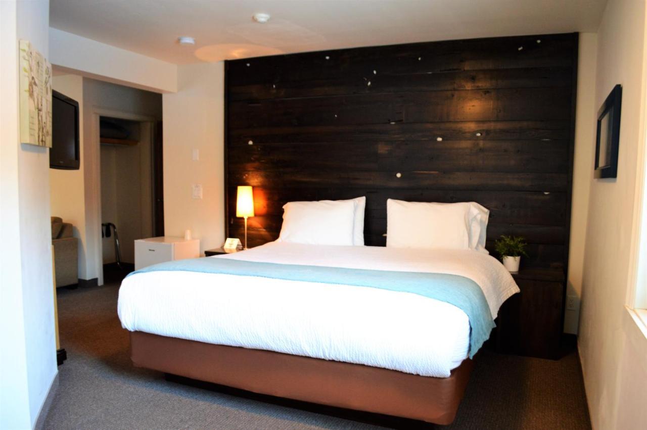 3 Pines Lodge Muskoka Хантсвилл Экстерьер фото