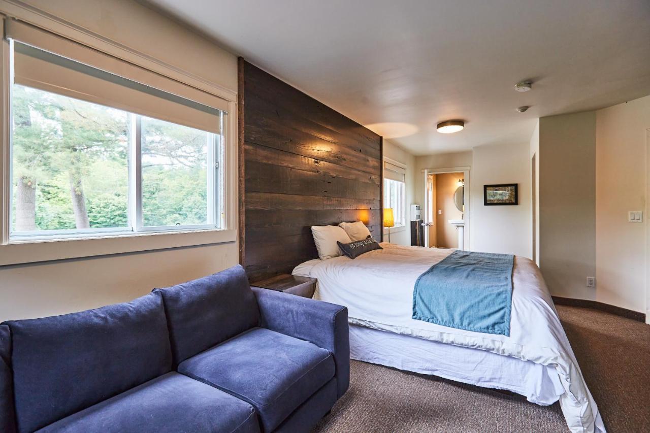 3 Pines Lodge Muskoka Хантсвилл Экстерьер фото