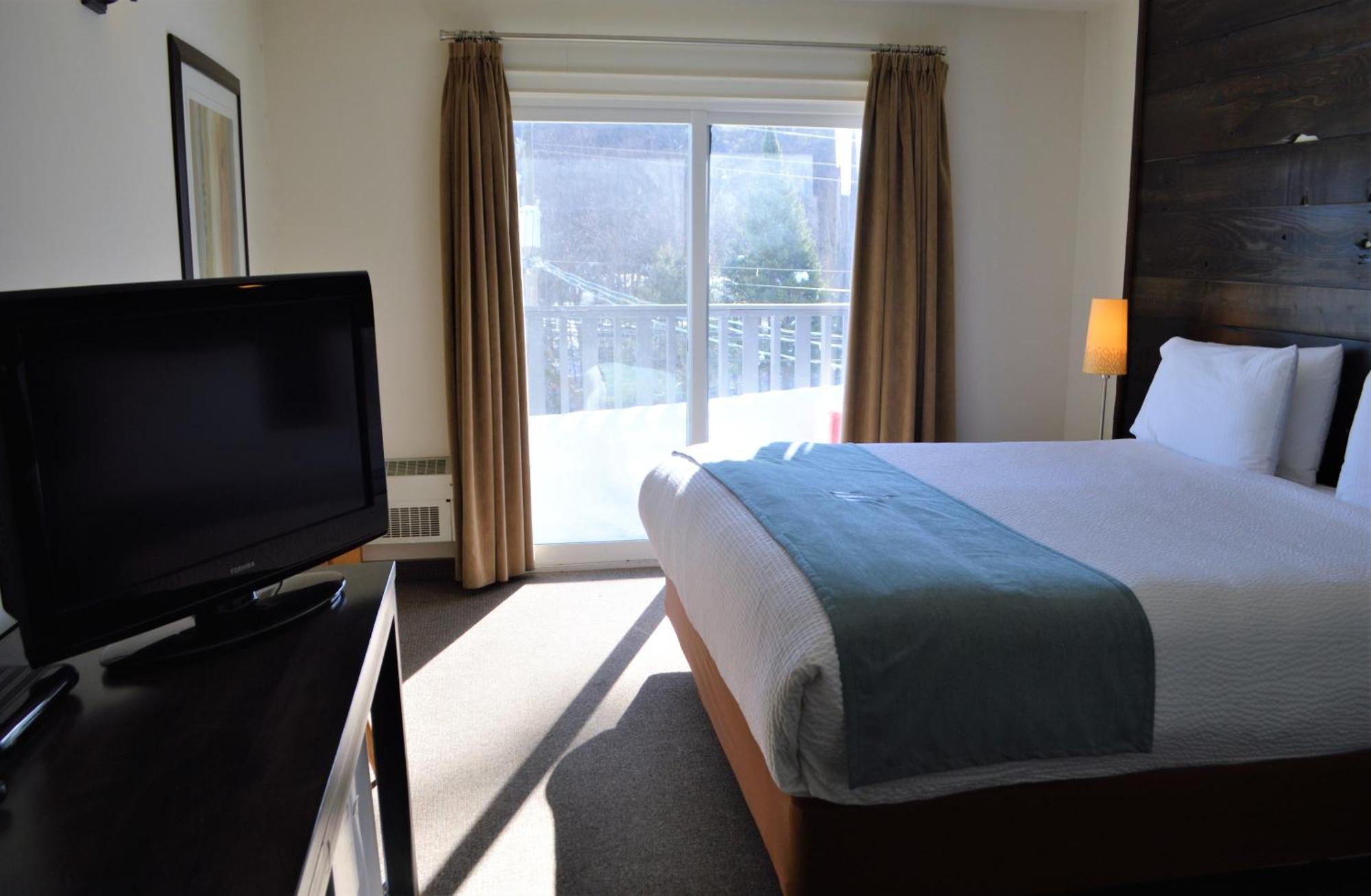 3 Pines Lodge Muskoka Хантсвилл Экстерьер фото